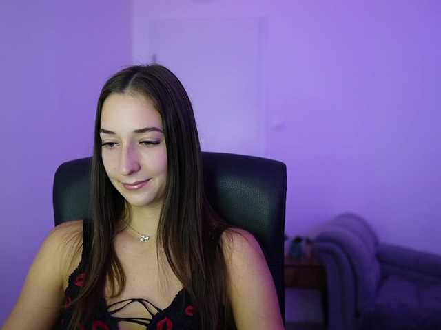 Crystalbrunette18 live cam on BongaCams