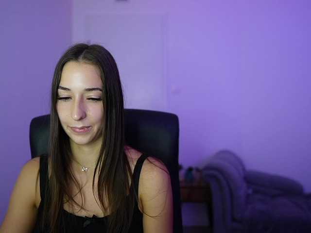 Crystalbrunette18 live cam on BongaCams