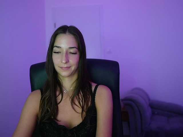 Crystalbrunette18 live cam on BongaCams