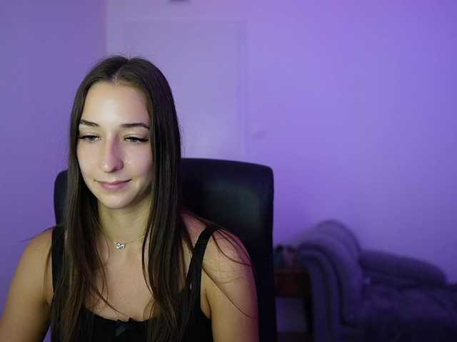 Crystalbrunette18 live cam on BongaCams
