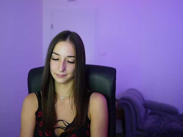 Crystalbrunette18 live cam on BongaCams