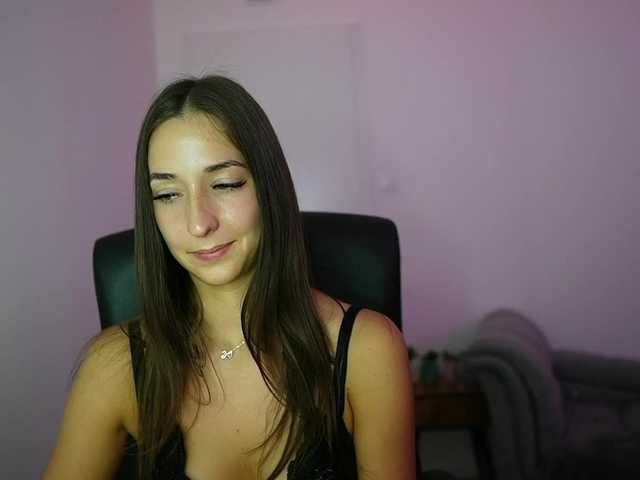 Crystalbrunette18 live cam on BongaCams
