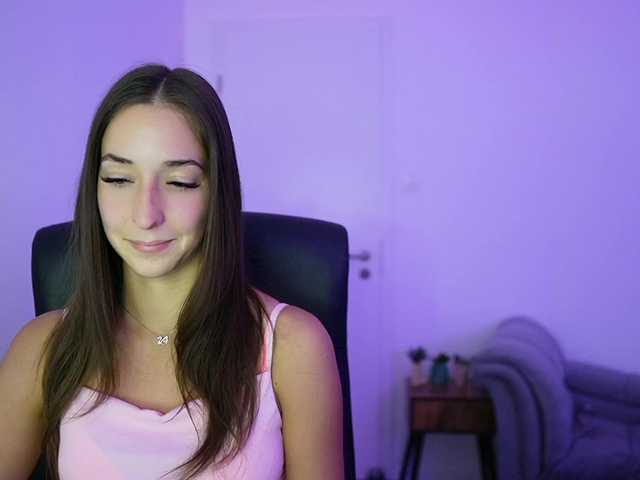 Crystalbrunette18 live cam on BongaCams