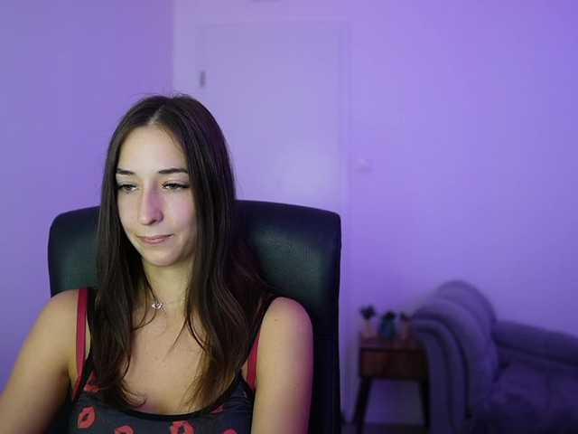 Crystalbrunette18 live cam on BongaCams