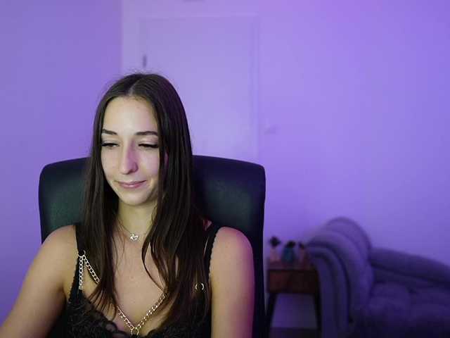 Crystalbrunette18 live cam on BongaCams