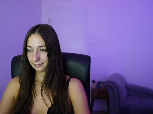Crystalbrunette18 live cam on BongaCams