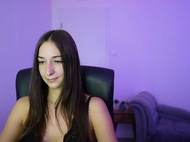 Crystalbrunette18 live cam on BongaCams