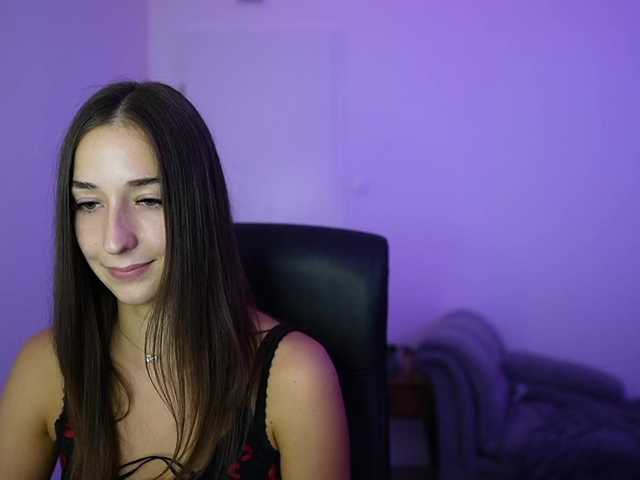 Crystalbrunette18 live cam on BongaCams
