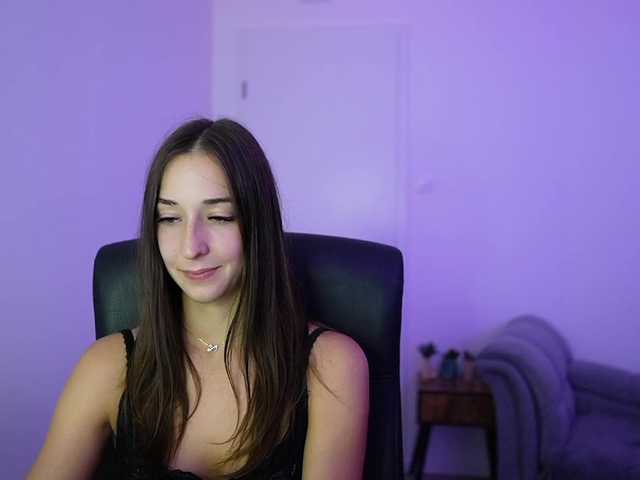 Crystalbrunette18 live cam on BongaCams