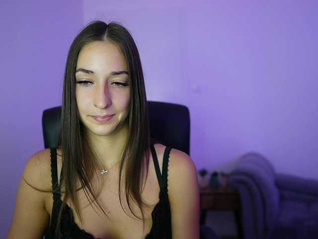 Crystalbrunette18 live cam on BongaCams