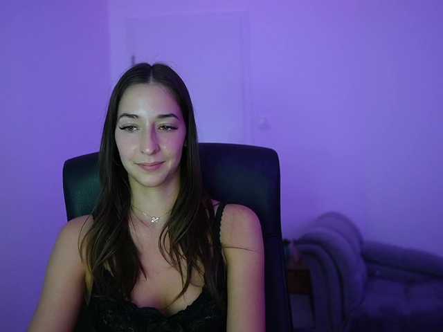 Crystalbrunette18 live cam on BongaCams