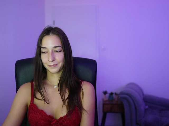 Crystalbrunette18 live cam on BongaCams