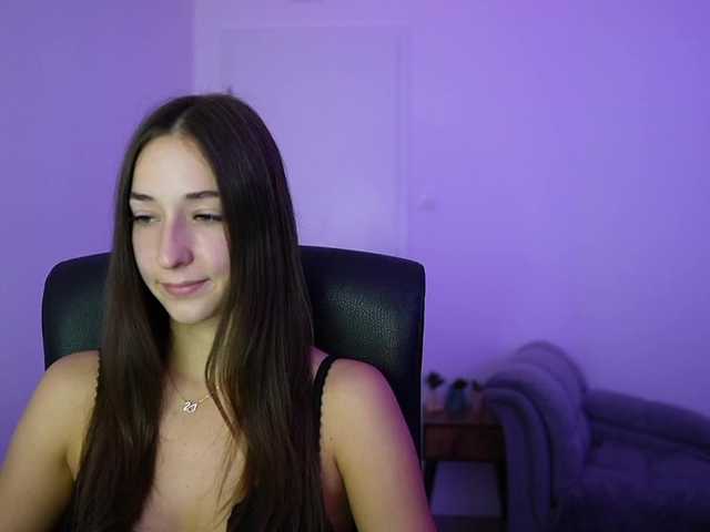Crystalbrunette18 live cam on BongaCams