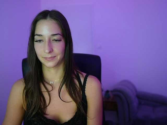 Crystalbrunette18 live cam on BongaCams