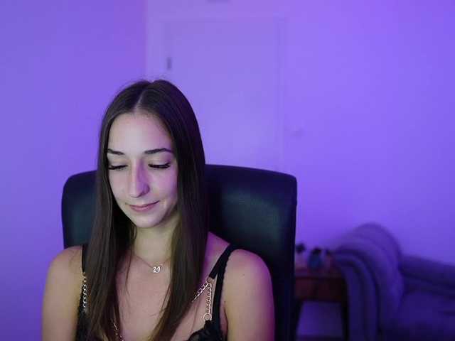 Crystalbrunette18 live cam on BongaCams