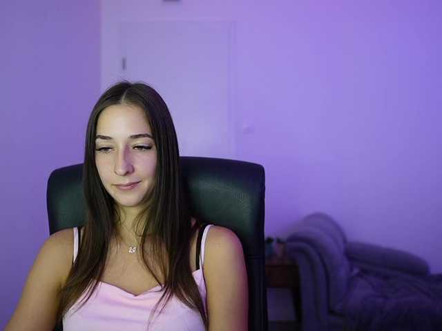 Crystalbrunette18 live cam on BongaCams