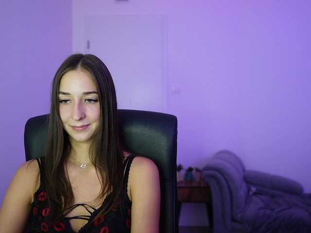 Crystalbrunette18 live cam on BongaCams