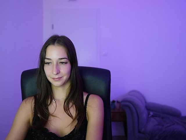 Crystalbrunette18 live cam on BongaCams