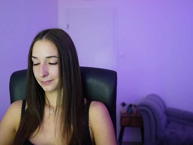 Crystalbrunette18 live cam on BongaCams