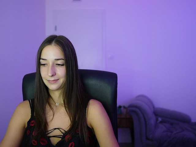 Crystalbrunette18 live cam on BongaCams