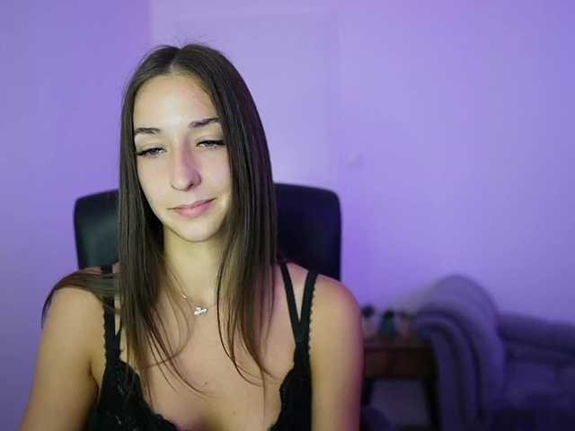 Crystalbrunette18 live cam on BongaCams