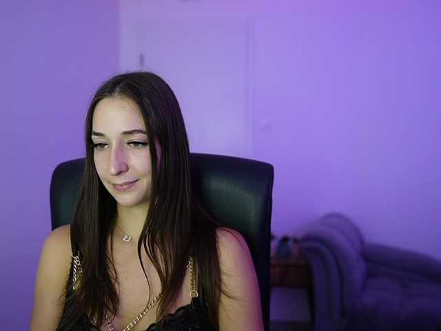 Crystalbrunette18 live cam on BongaCams