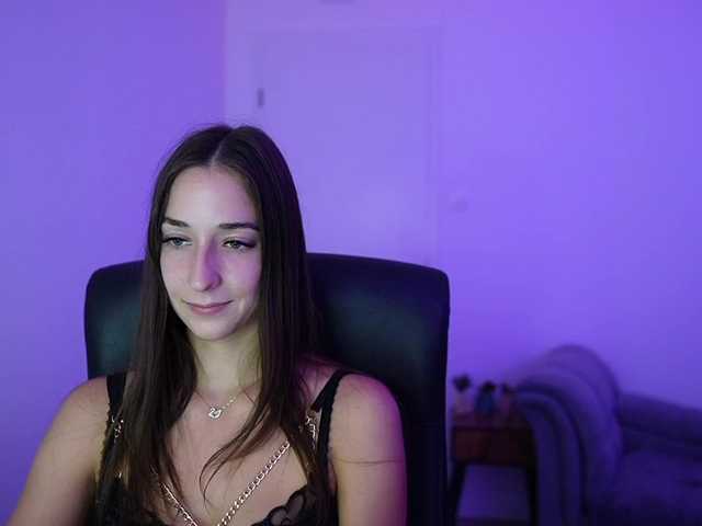 Crystalbrunette18 live cam on BongaCams