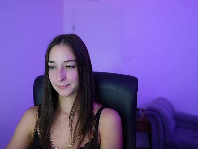 Crystalbrunette18 live cam on BongaCams