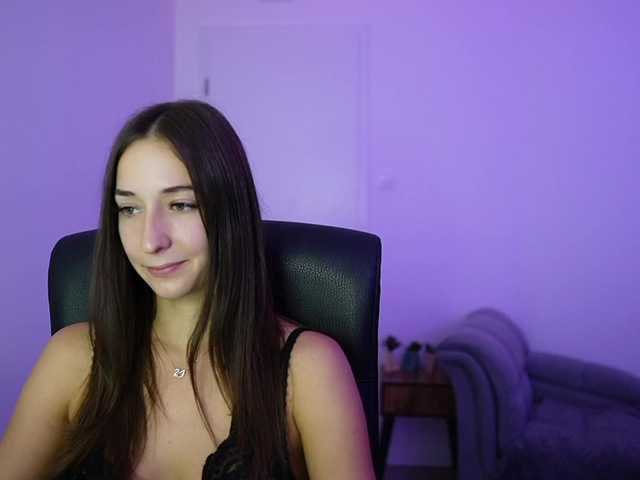Crystalbrunette18 live cam on BongaCams