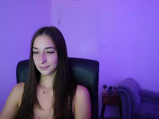 Crystalbrunette18 live cam on BongaCams