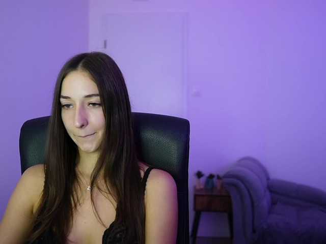 Crystalbrunette18 live cam on BongaCams