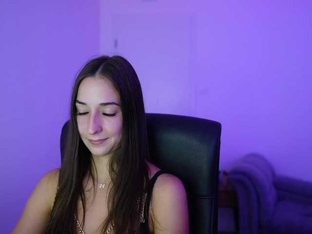 Crystalbrunette18 live cam on BongaCams