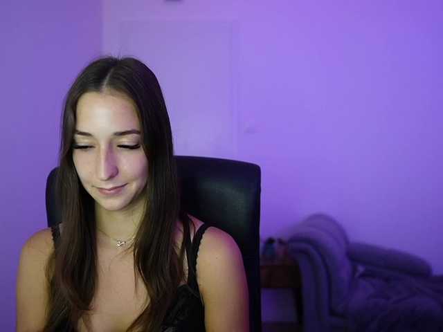 Crystalbrunette18 live cam on BongaCams