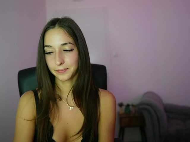 Crystalbrunette18 live cam on BongaCams