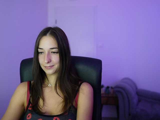 Crystalbrunette18 live cam on BongaCams