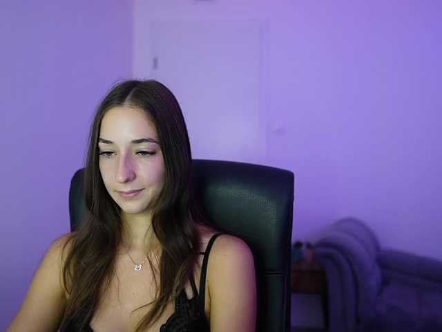 Crystalbrunette18 live cam on BongaCams
