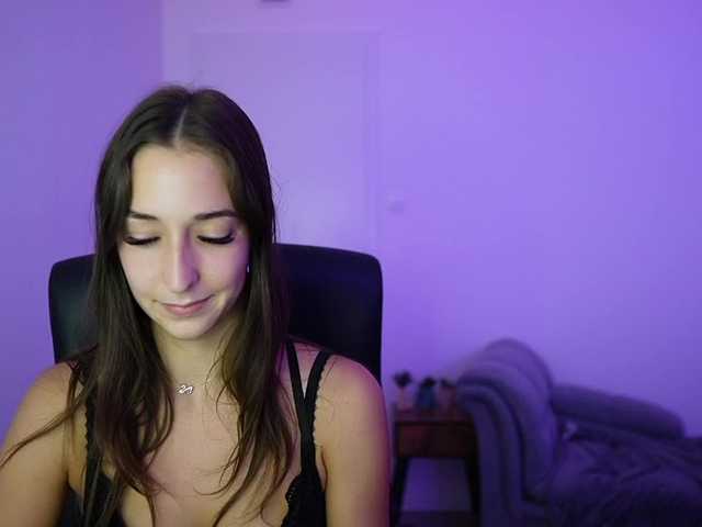 Crystalbrunette18 live cam on BongaCams