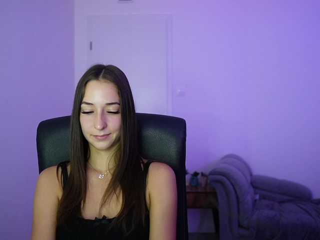Crystalbrunette18 live cam on BongaCams