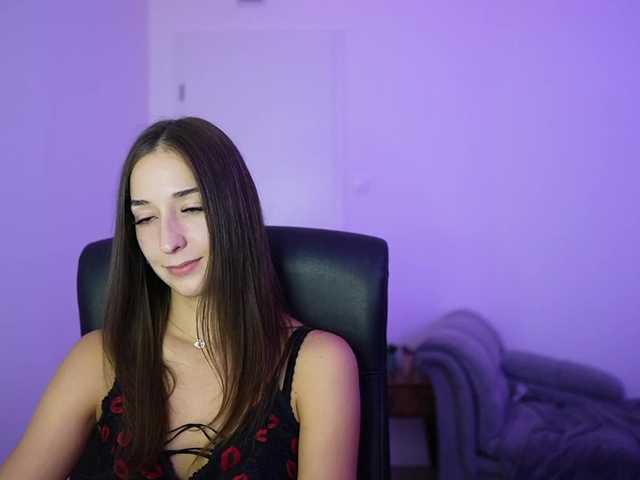Crystalbrunette18 live cam on BongaCams