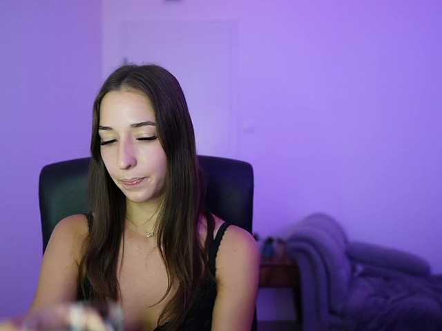 Crystalbrunette18 live cam on BongaCams