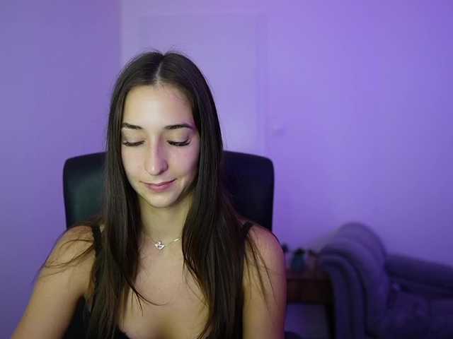 Crystalbrunette18 live cam on BongaCams