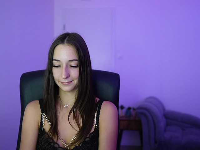 Crystalbrunette18 live cam on BongaCams