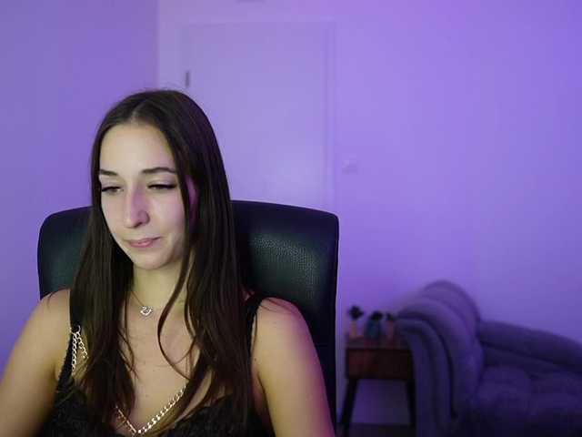 Crystalbrunette18 live cam on BongaCams