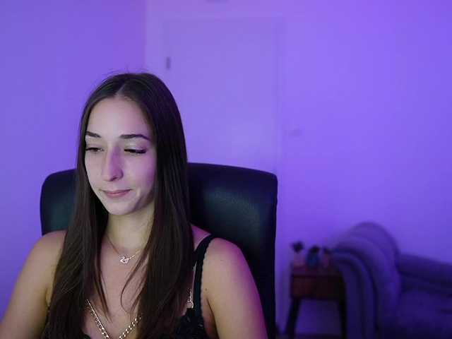 Crystalbrunette18 live cam on BongaCams
