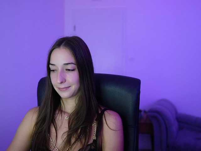 Crystalbrunette18 live cam on BongaCams