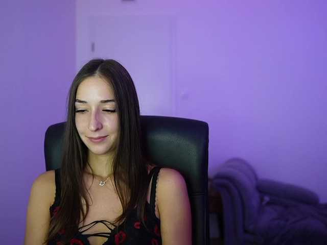 Crystalbrunette18 live cam on BongaCams