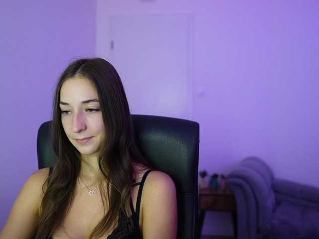 Crystalbrunette18 live cam on BongaCams