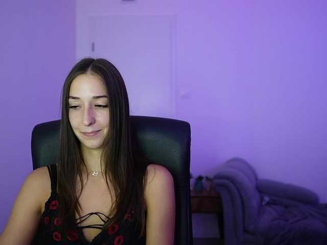 Crystalbrunette18 live cam on BongaCams