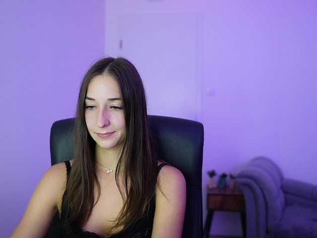 Crystalbrunette18 live cam on UnifiedCams