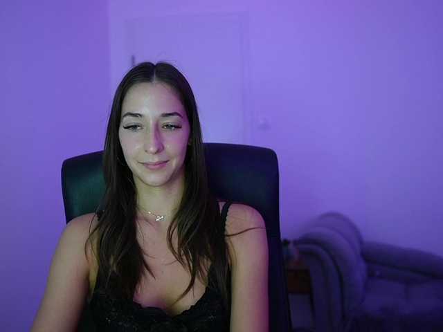 Crystalbrunette18 live cam on BongaCams